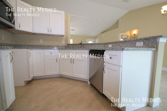 Building Photo - 13132 SW 35th Cir