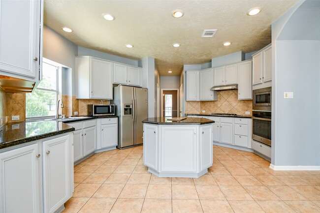 Building Photo - 12823 Dadebrook Ct