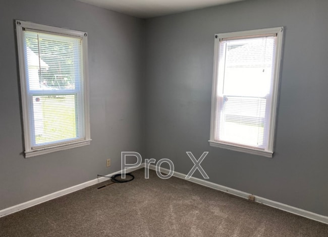 Building Photo - 902 N Grand St