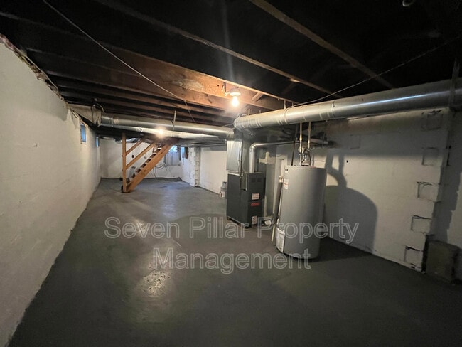 Building Photo - 1042 E 16th Ave