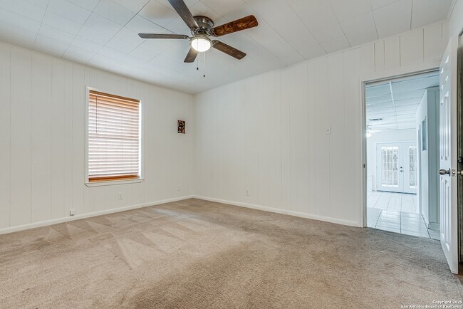 Building Photo - 811 Cottonwood Ave