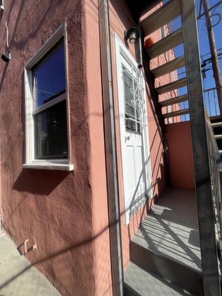 Building Photo - 1208 S St Andrews Pl