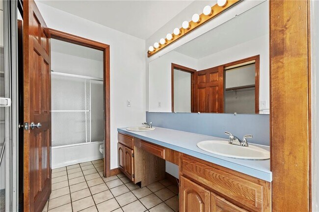 Building Photo - 1 Rodeo Dr