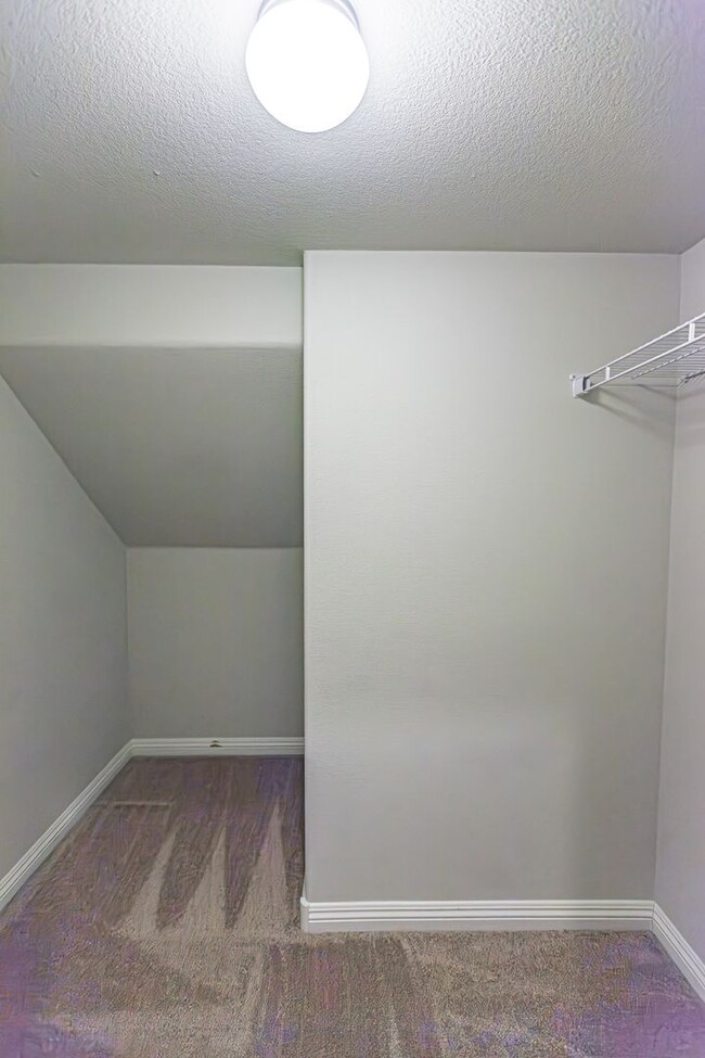 Building Photo - Beautiful Home in a Gated Community