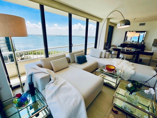 Building Photo - 5510 N Ocean Dr