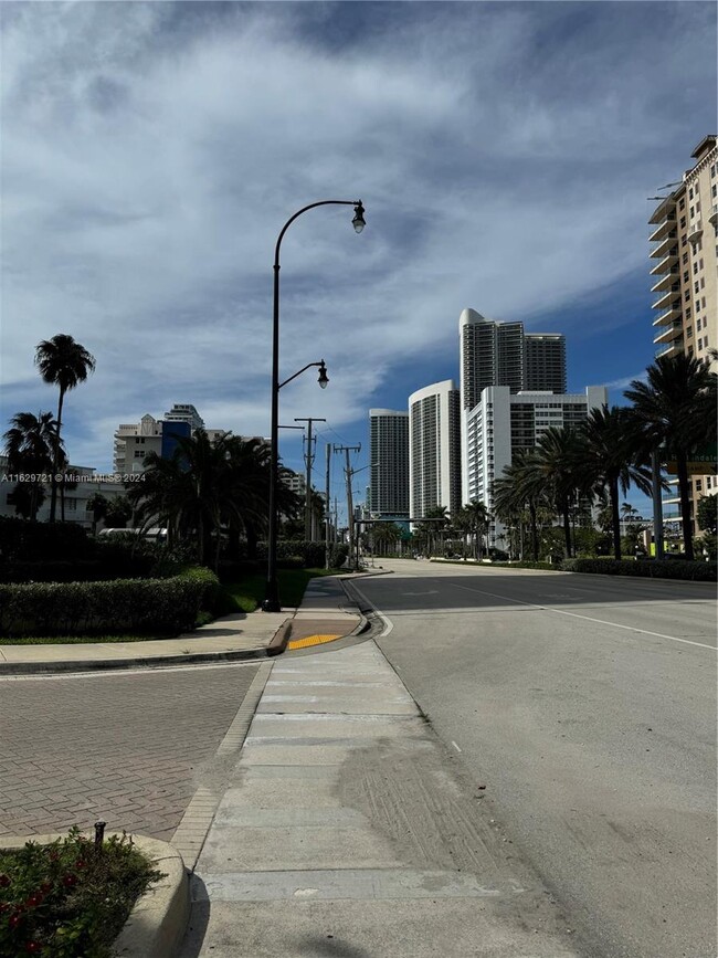 Building Photo - 1945 S Ocean Dr