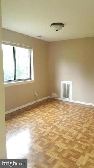 Building Photo - 6027 Majors Ln