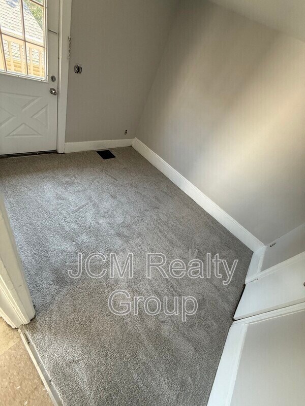 Building Photo - 829 Broadway