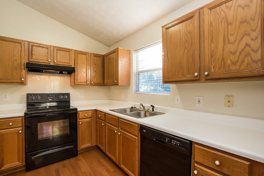 Building Photo - 3714 Crescent Hill Ln
