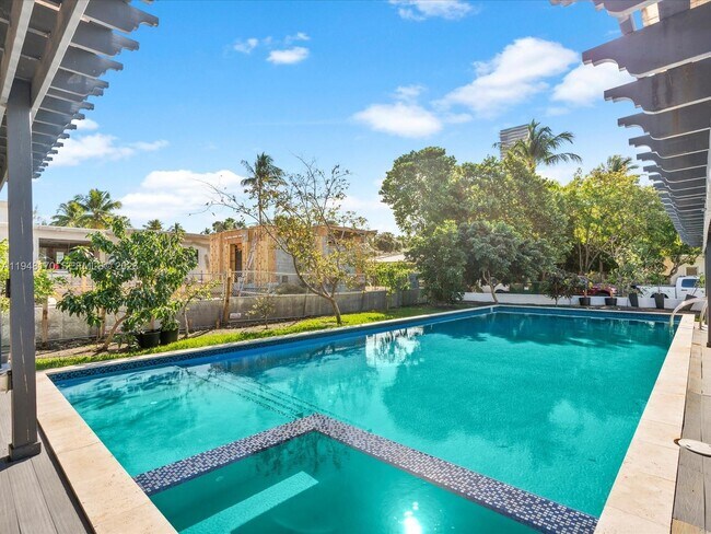 Building Photo - 201 Golden Beach Dr