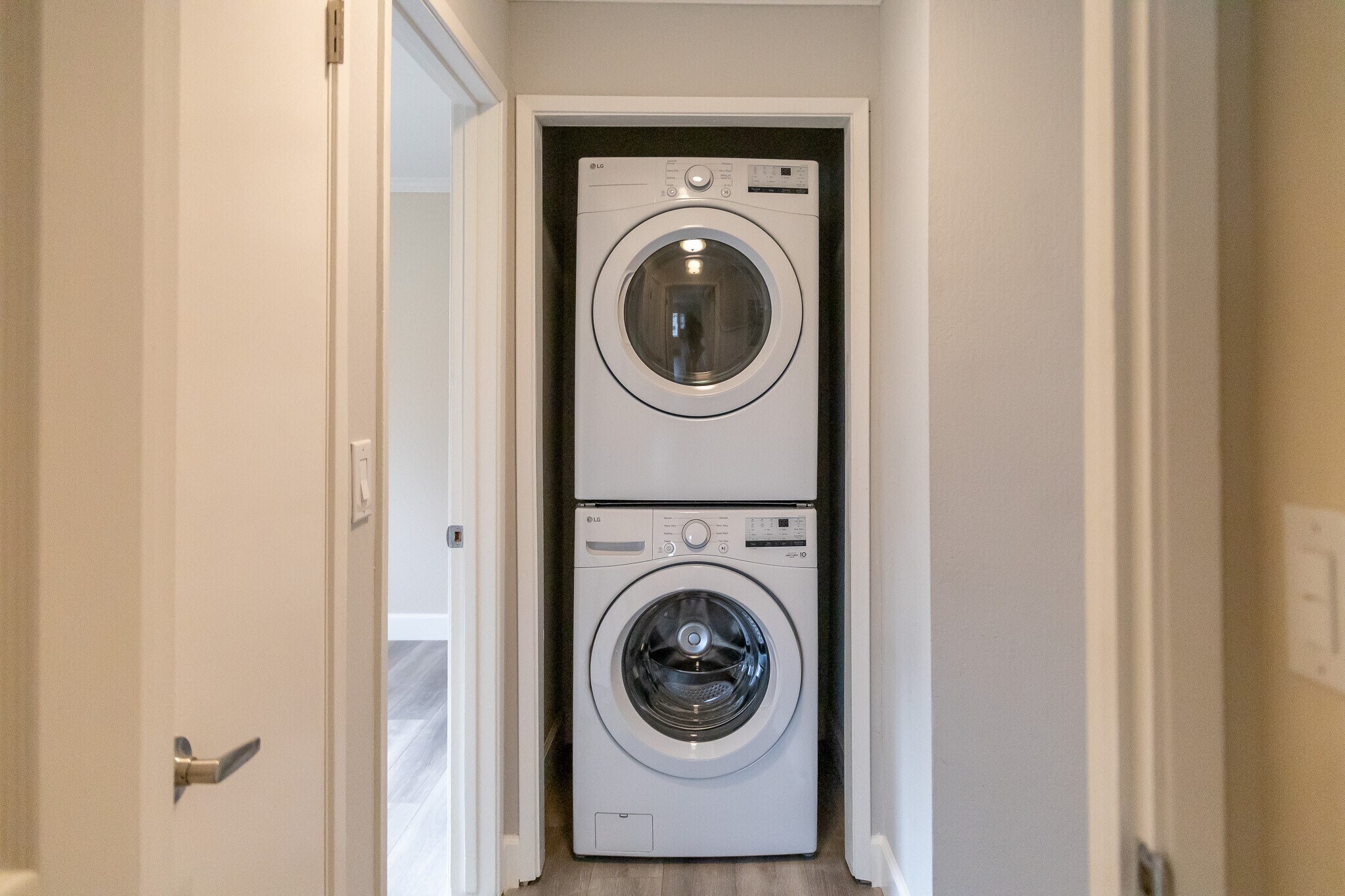 Building Photo - 242 Elwood St