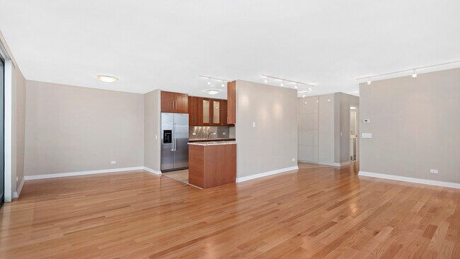 Building Photo - 2500 N Lakeview Ave
