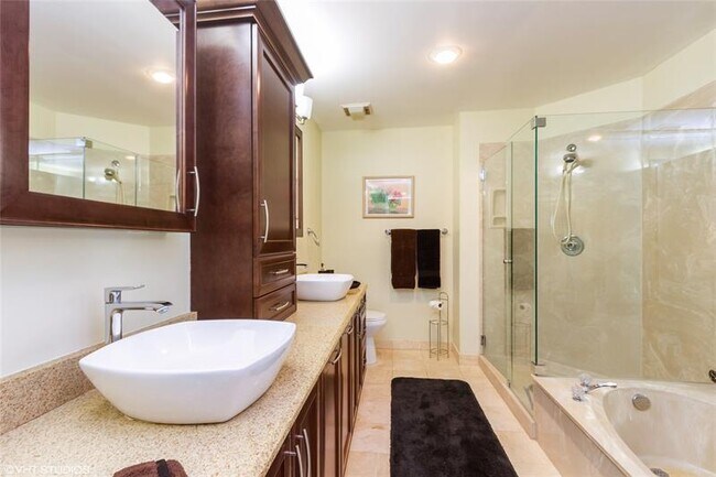 Building Photo - 7890 Seville Pl