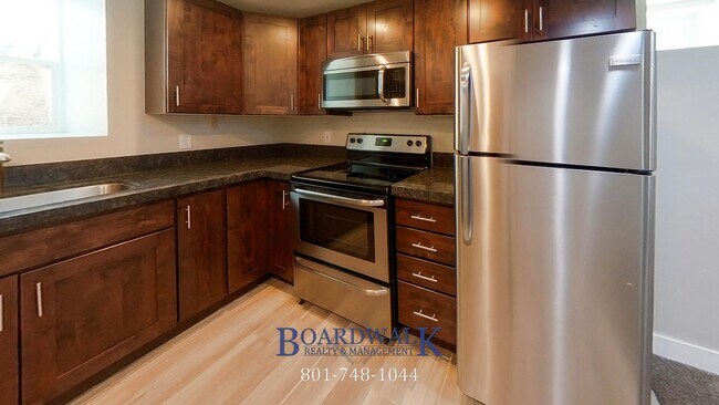 Building Photo - 555 S 900 E