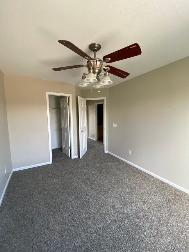 Building Photo - Newly Remodeled 3 Bedroom Home in Claremon...