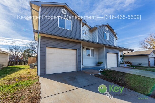 Building Photo - Beautiful 3 Bed 2.5 Bath townhome with easy commute anywhere in town!