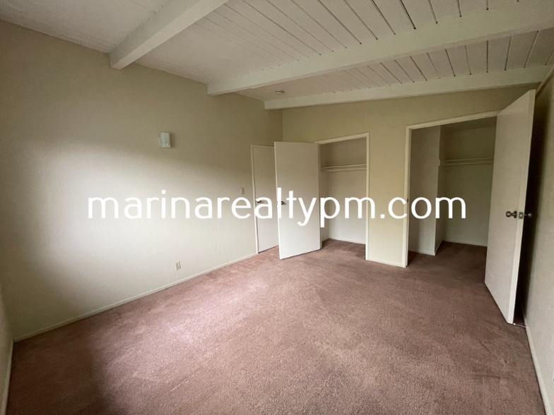 Building Photo - 240 Holly St