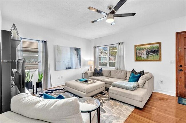 Building Photo - 836 W 40th St