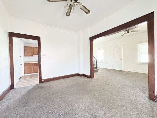 Building Photo - 1809 Oakwood Ave