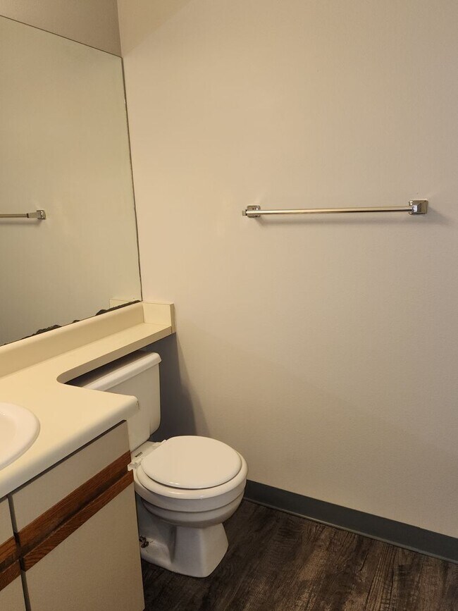 Building Photo - Fantastic Condo at Lexington Village!