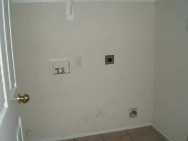 Building Photo - 2213 Willow Dr