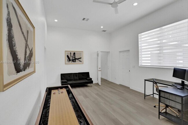 Building Photo - 3152 SW 147th Ave