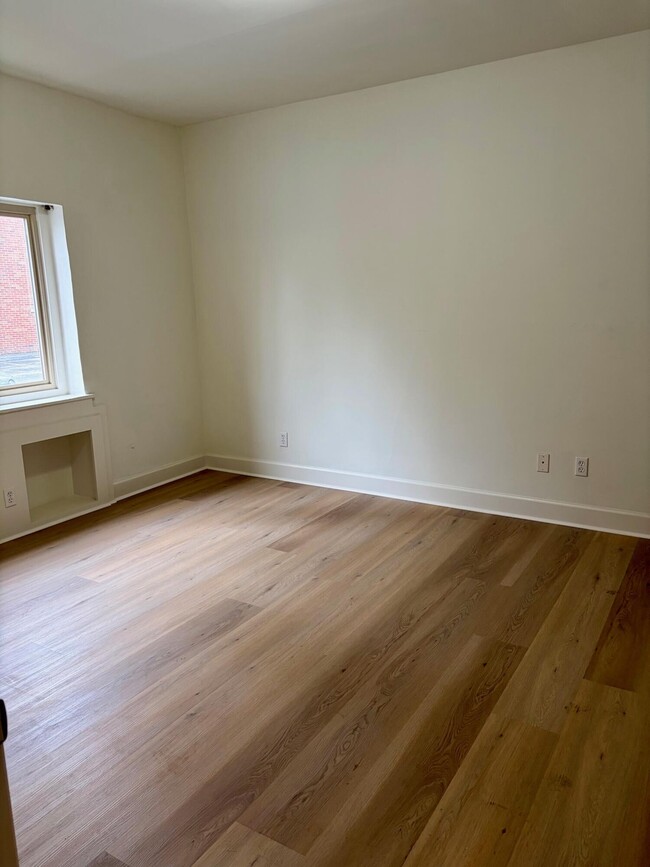 Building Photo - 160 N Mill St