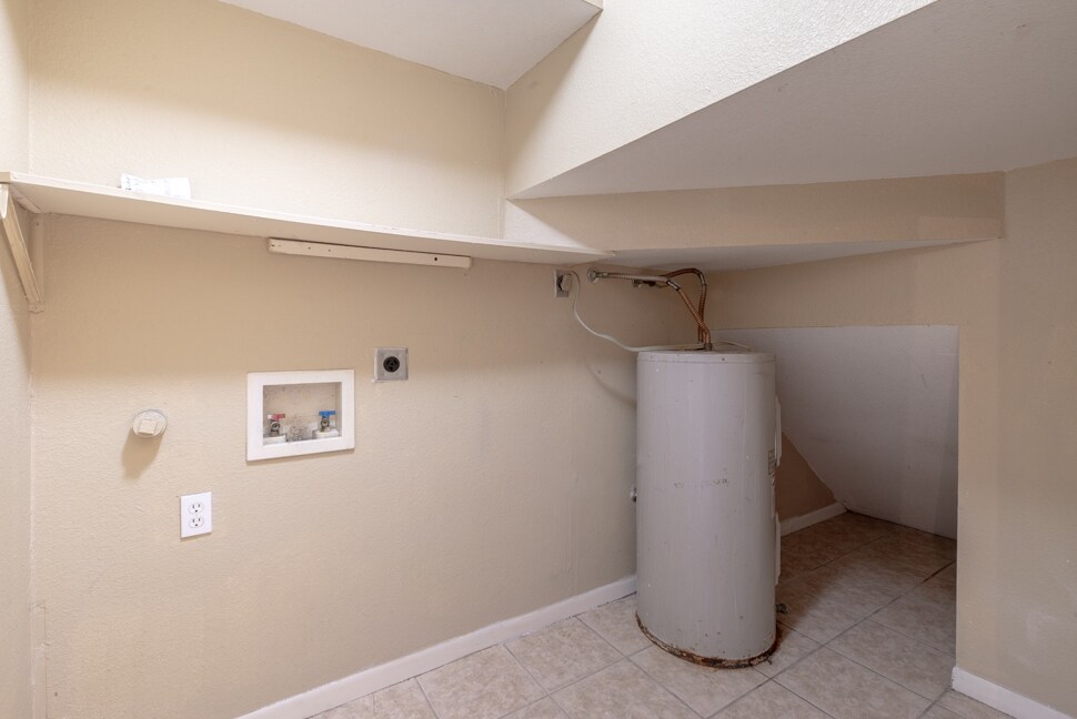 Building Photo - 7561 Windsor Oaks