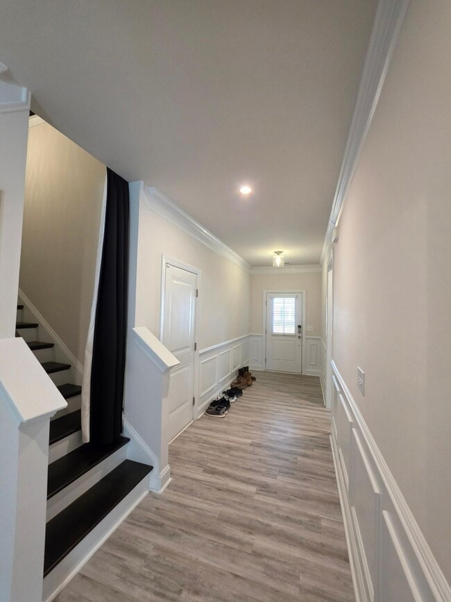 Building Photo - 3360 Rustic Dr