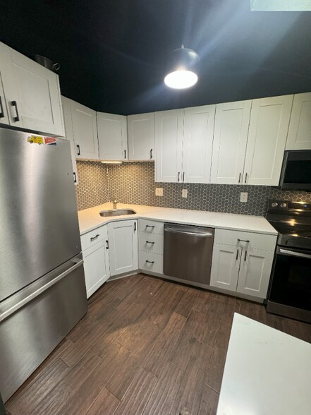 Building Photo - 210 N Limit St