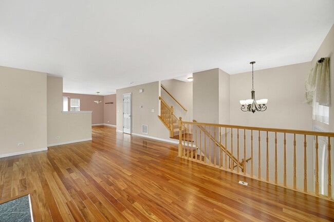 Building Photo - 62 E Clare Ct