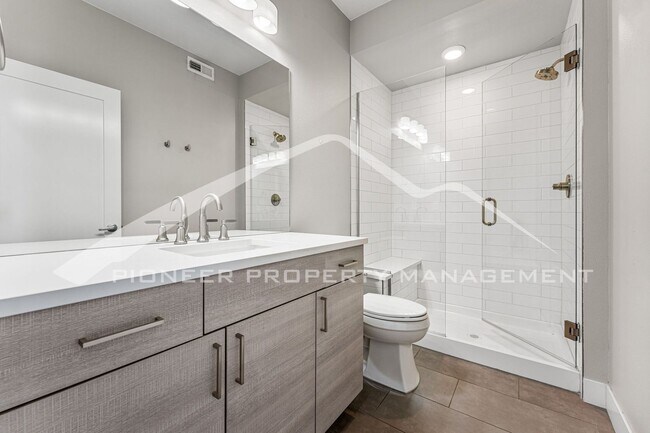 Building Photo - Fantastic Townhome with Central AC and 2 Car Garage!