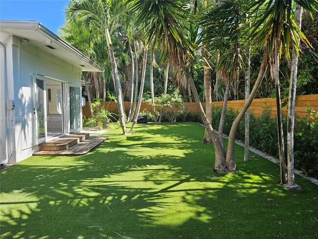 Building Photo - 1070 N Shore Dr