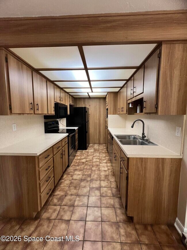 Building Photo - 304 Crown Blvd