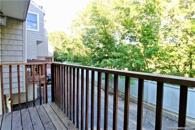 Building Photo - 5 Glen St