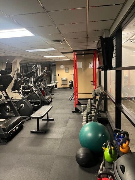 Building Photo - 6533 E Jefferson Ave