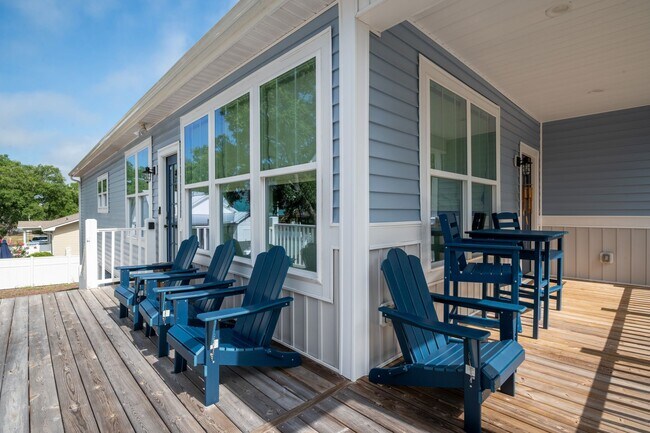 Building Photo - GORGEOUS OFF-SEASON RENTAL