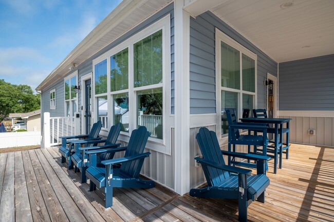 Building Photo - NEW, CLEAN OFF-SEASON RENTAL NOVEMBER THRO...
