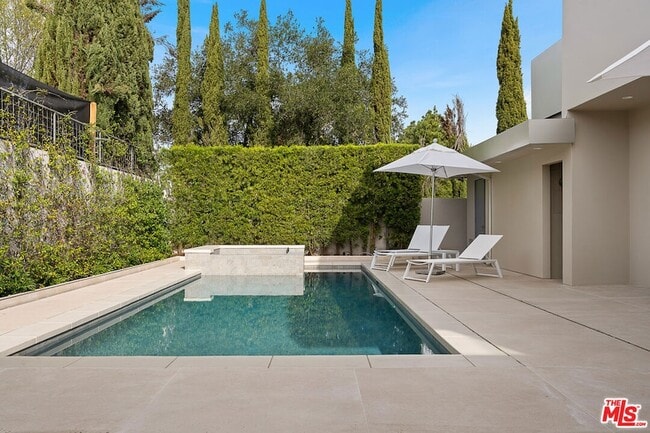 Building Photo - 2189 Summitridge Dr