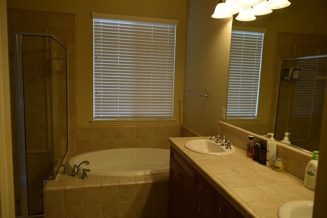 Building Photo - Gorgeous Newer 4 Bedroom in Highly sought after Riata Empire Ranch Community!