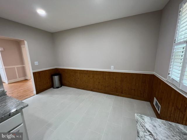 Building Photo - 3704 Bevan Dr