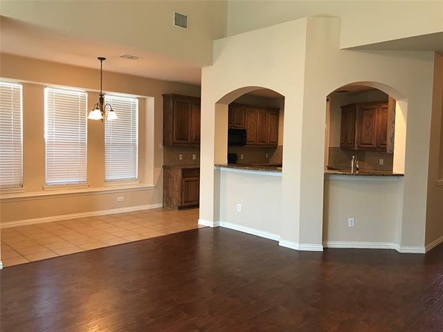 Building Photo - 843 Lake Forest Trl