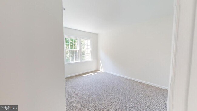 Building Photo - 5739 Oakshore Ct