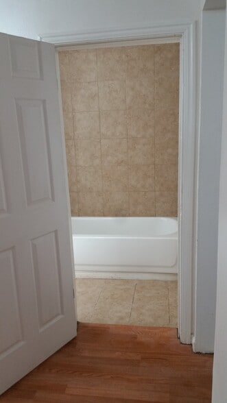 Bathroom - 992 S 500 W, Downstairs B