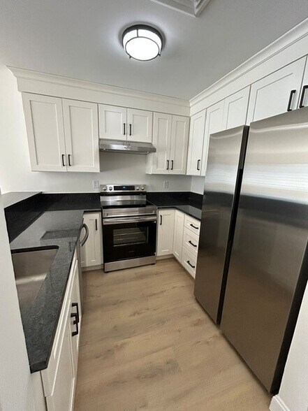 Building Photo - 1204 Whitney Ave