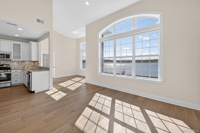 Building Photo - 402 Sacandaga Loop