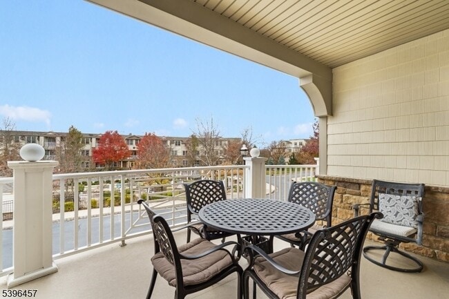 Building Photo - 265 Victoria Dr