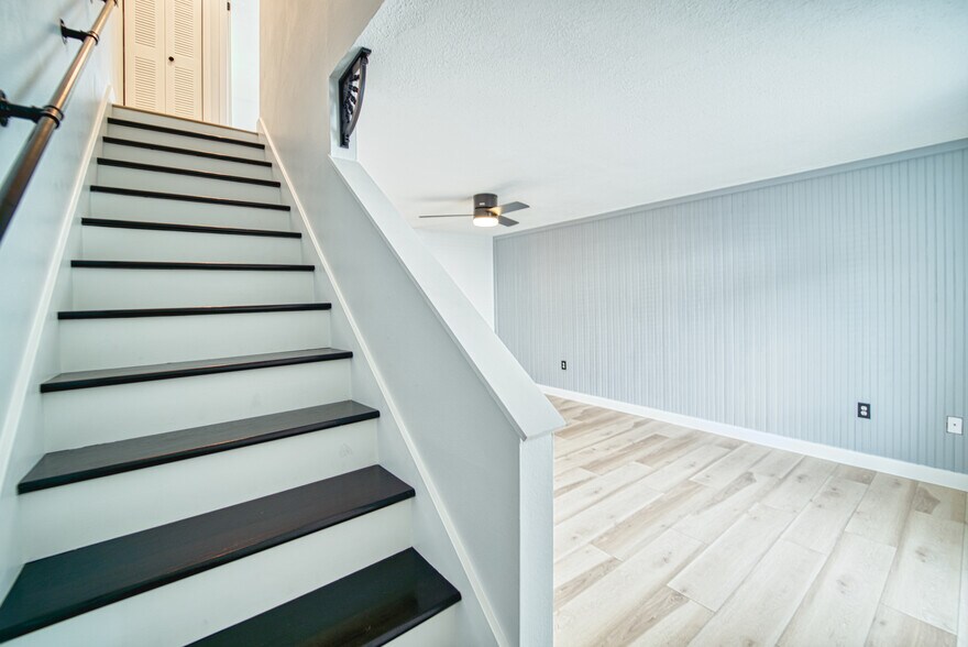Building Photo - 11912 Cypress Hill Cir