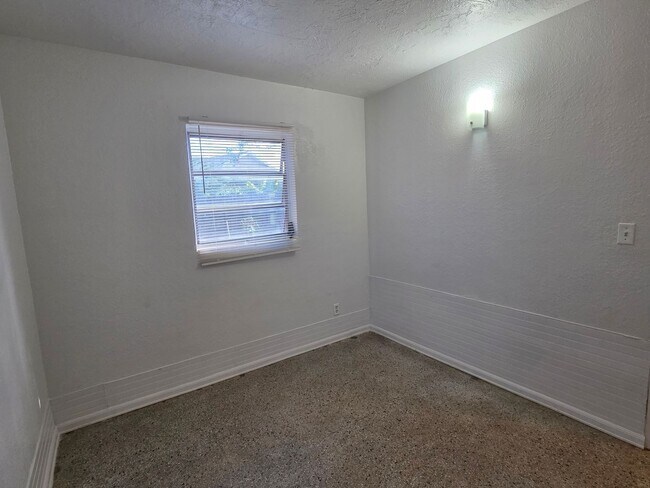 Building Photo - Cozy 3 Bed, 1 Bath Home~Afforable~New Mech...