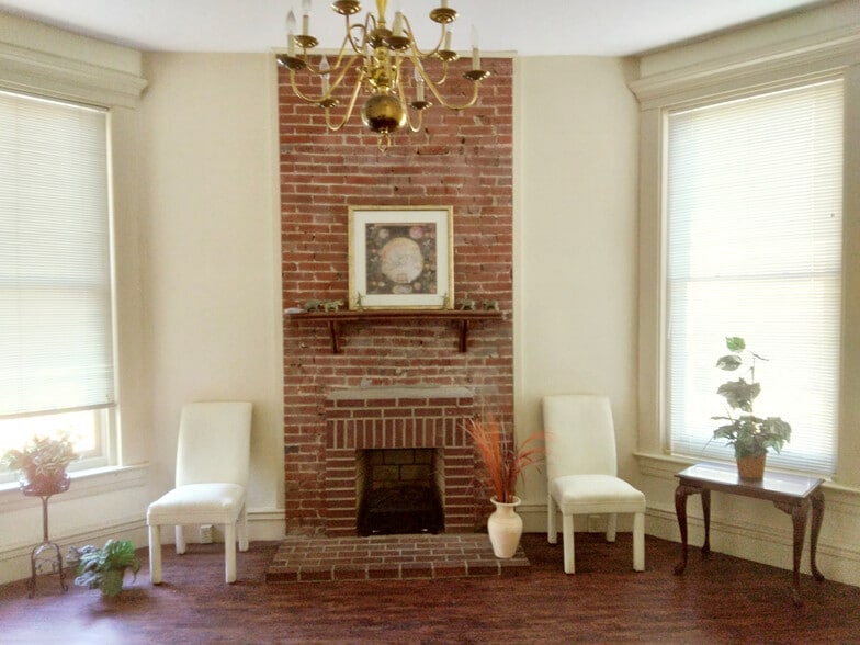 Building Photo - 1300 S 3rd St